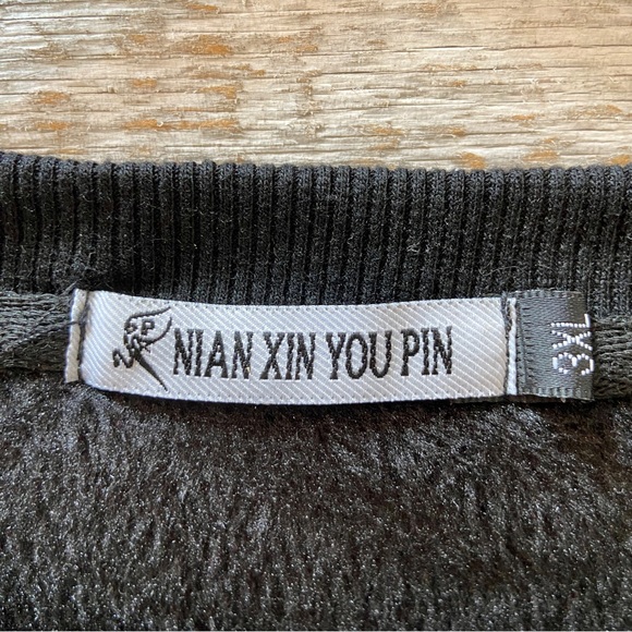 BT21 // “The Destroyer” crewneck sweatshirt - Picture 4 of 4